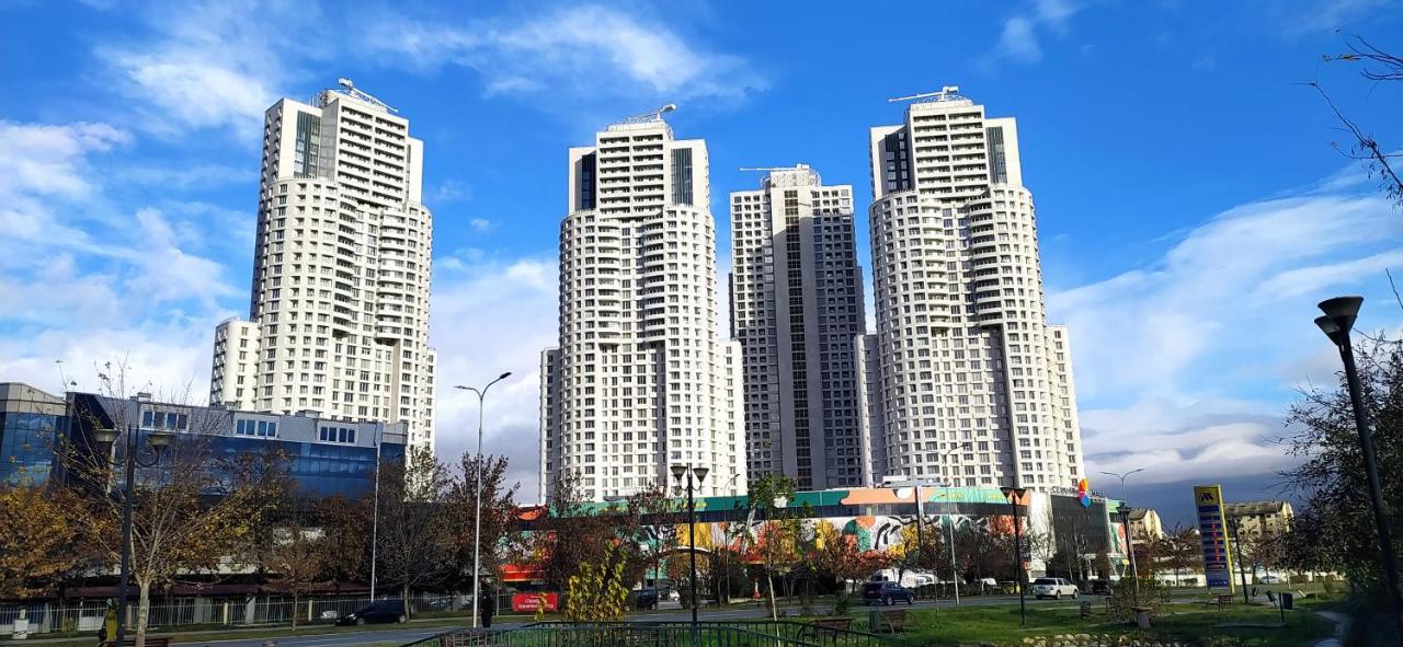 19Th & 18Th Floor Secure Apartments With Pool & Fitness & Parking Included In Price Skopje Exteriér fotografie