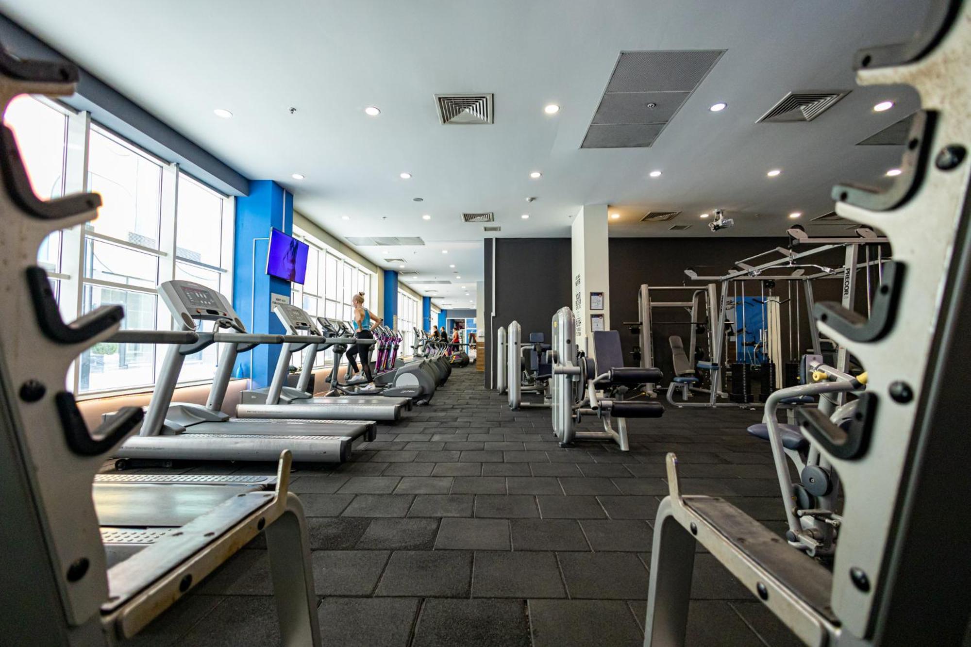 19Th & 18Th Floor Secure Apartments With Pool & Fitness & Parking Included In Price Skopje Exteriér fotografie