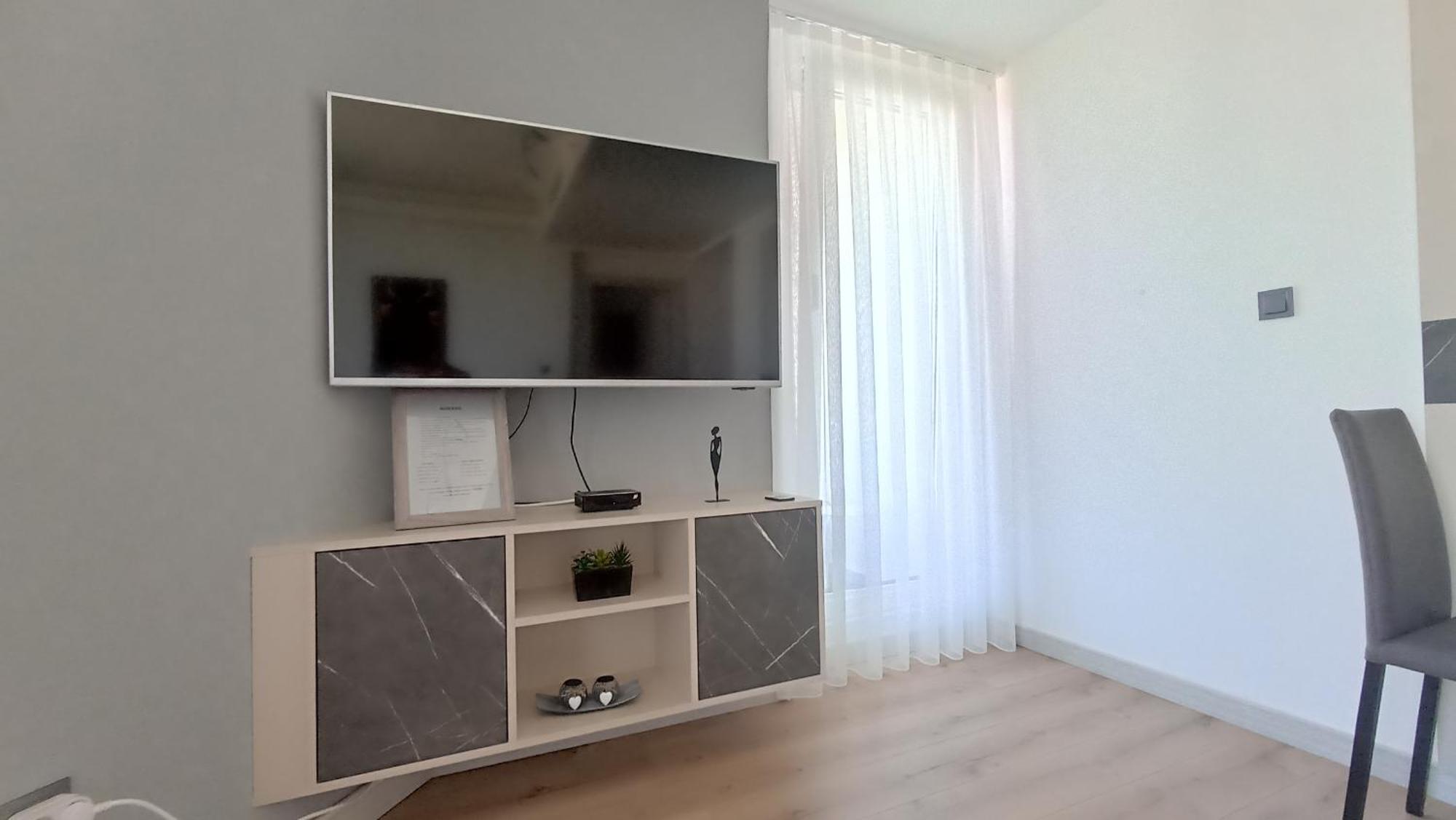 19Th & 18Th Floor Secure Apartments With Pool & Fitness & Parking Included In Price Skopje Exteriér fotografie