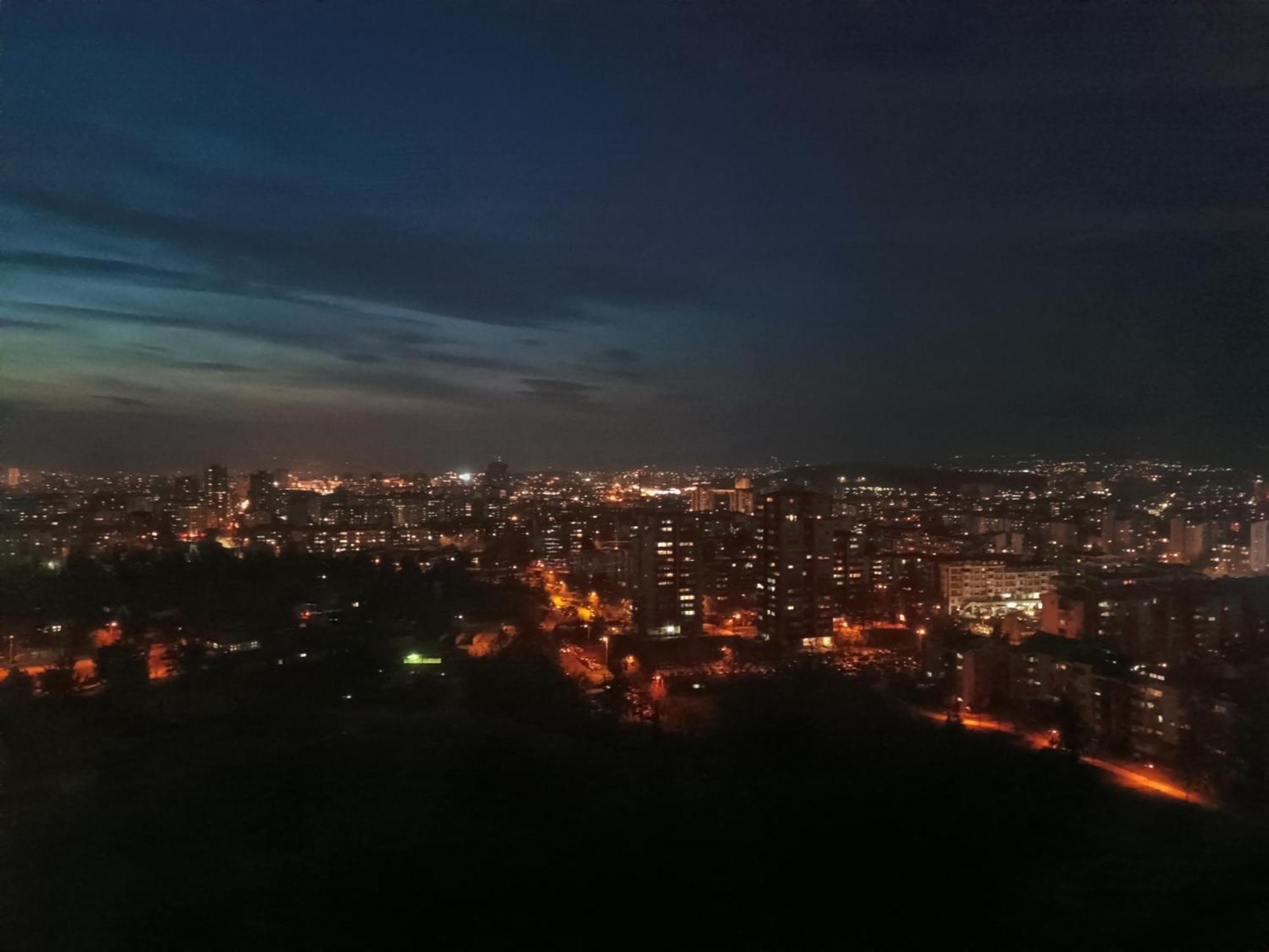 19Th & 18Th Floor Secure Apartments With Pool & Fitness & Parking Included In Price Skopje Exteriér fotografie