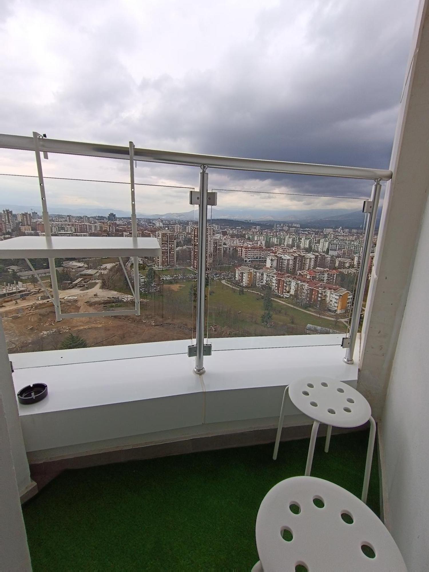 19Th & 18Th Floor Secure Apartments With Pool & Fitness & Parking Included In Price Skopje Exteriér fotografie