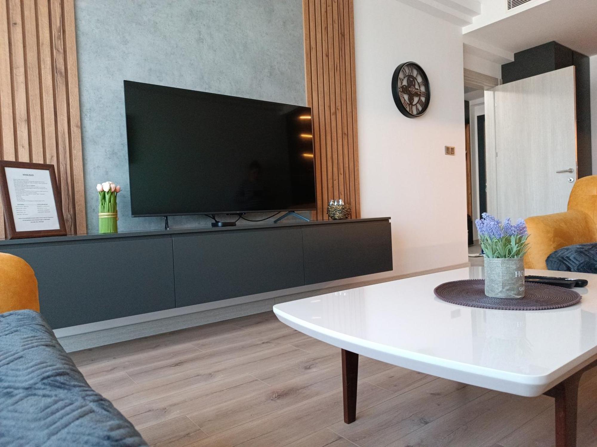19Th & 18Th Floor Secure Apartments With Pool & Fitness & Parking Included In Price Skopje Exteriér fotografie