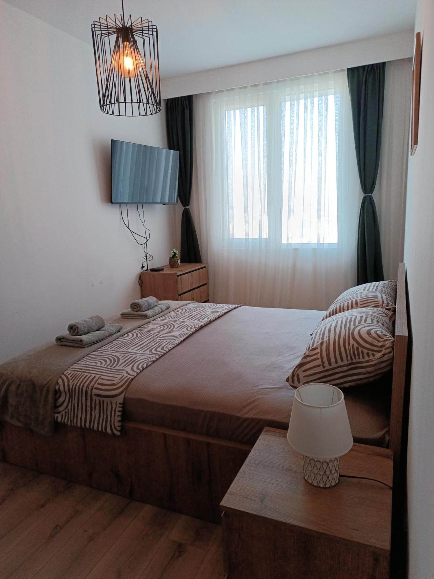 19Th & 18Th Floor Secure Apartments With Pool & Fitness & Parking Included In Price Skopje Exteriér fotografie