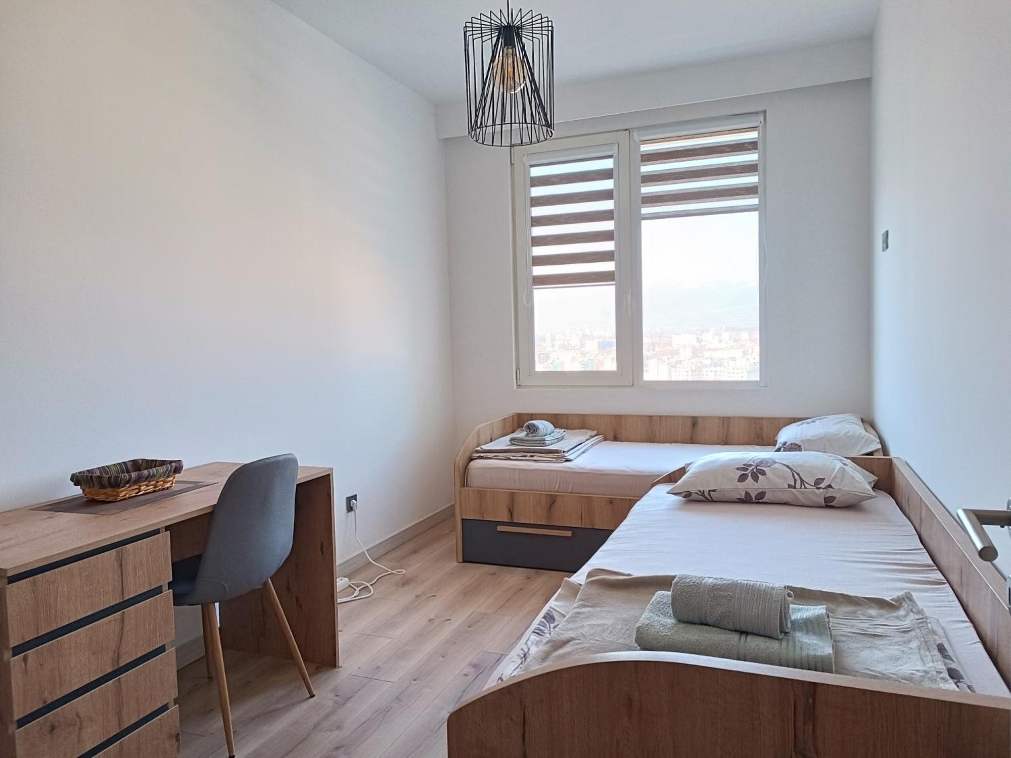 19Th & 18Th Floor Secure Apartments With Pool & Fitness & Parking Included In Price Skopje Exteriér fotografie