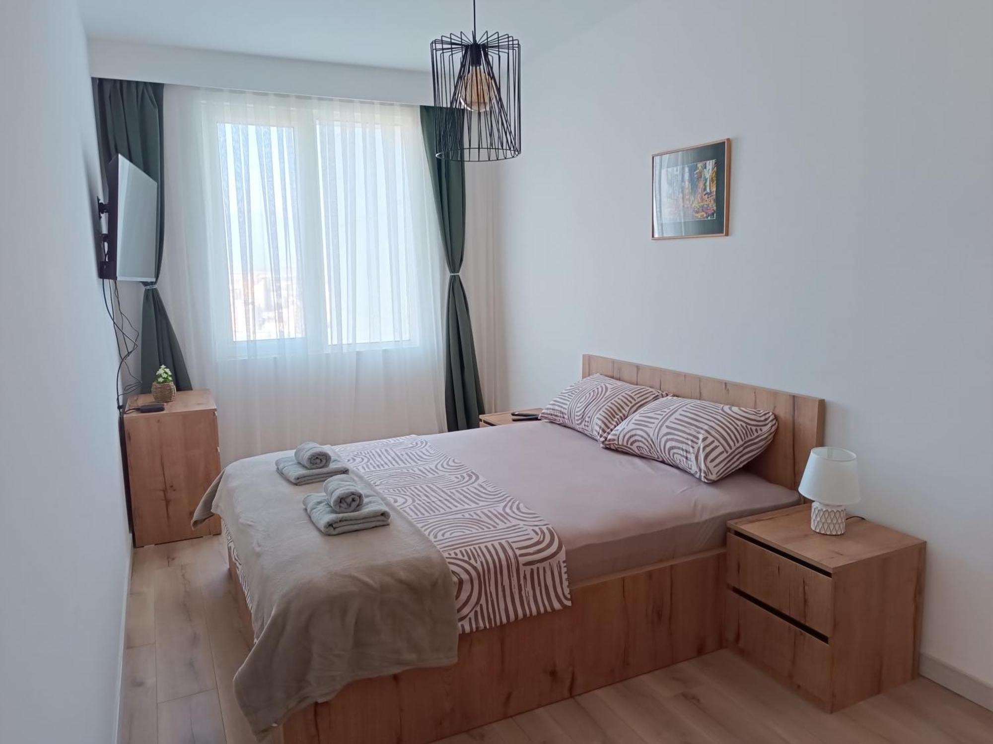 19Th & 18Th Floor Secure Apartments With Pool & Fitness & Parking Included In Price Skopje Exteriér fotografie