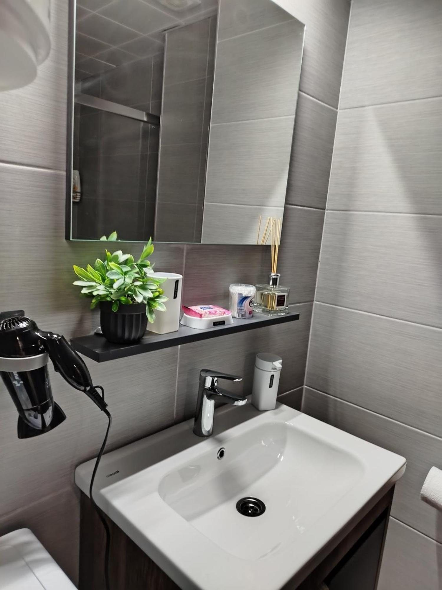 19Th & 18Th Floor Secure Apartments With Pool & Fitness & Parking Included In Price Skopje Exteriér fotografie